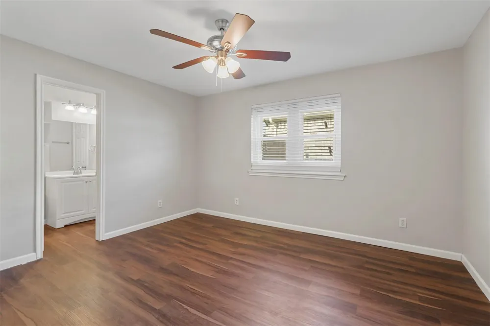 1716 Manor Garden Greenville, TX 75401