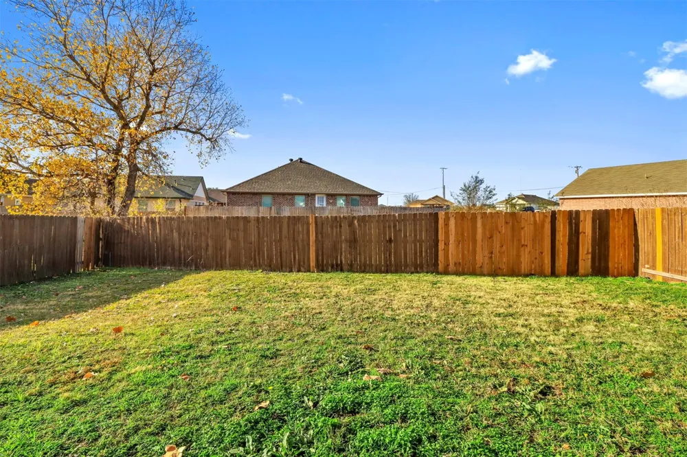 1716 Manor Garden Greenville, TX 75401