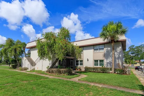 27 WINDTREE LANE #102