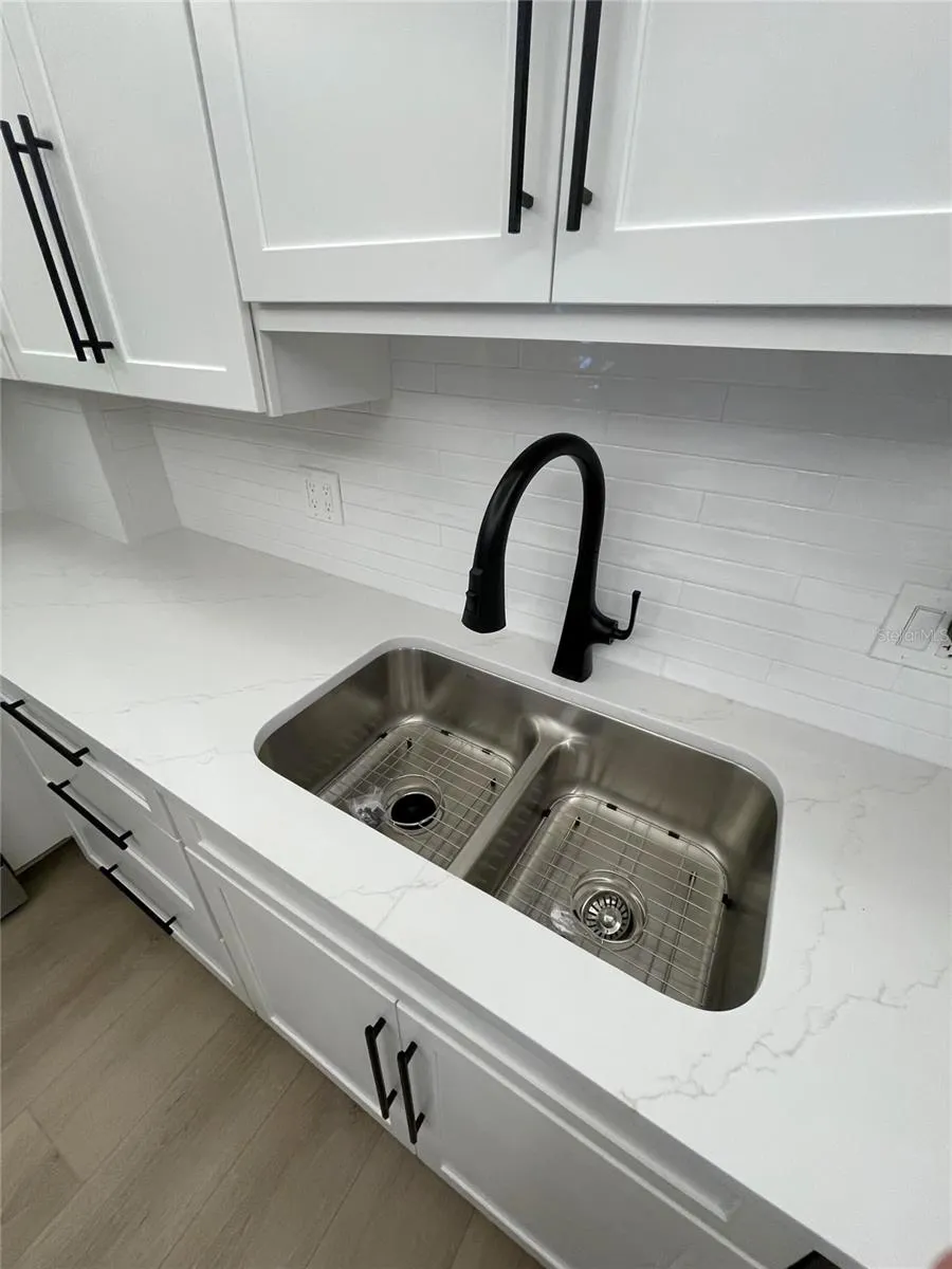 400 E COLONIAL DRIVE #402 Orlando, FL 32803