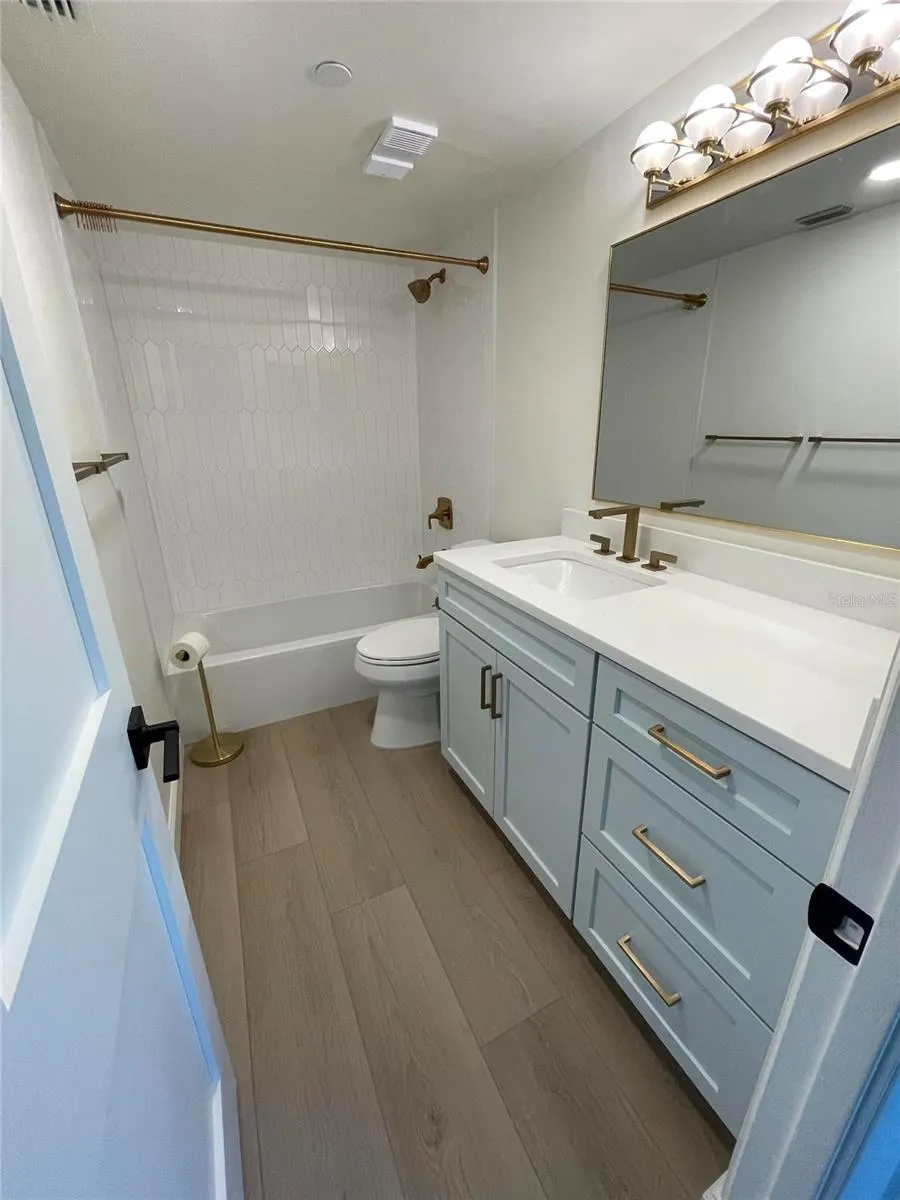 400 E COLONIAL DRIVE #402 Orlando, FL 32803