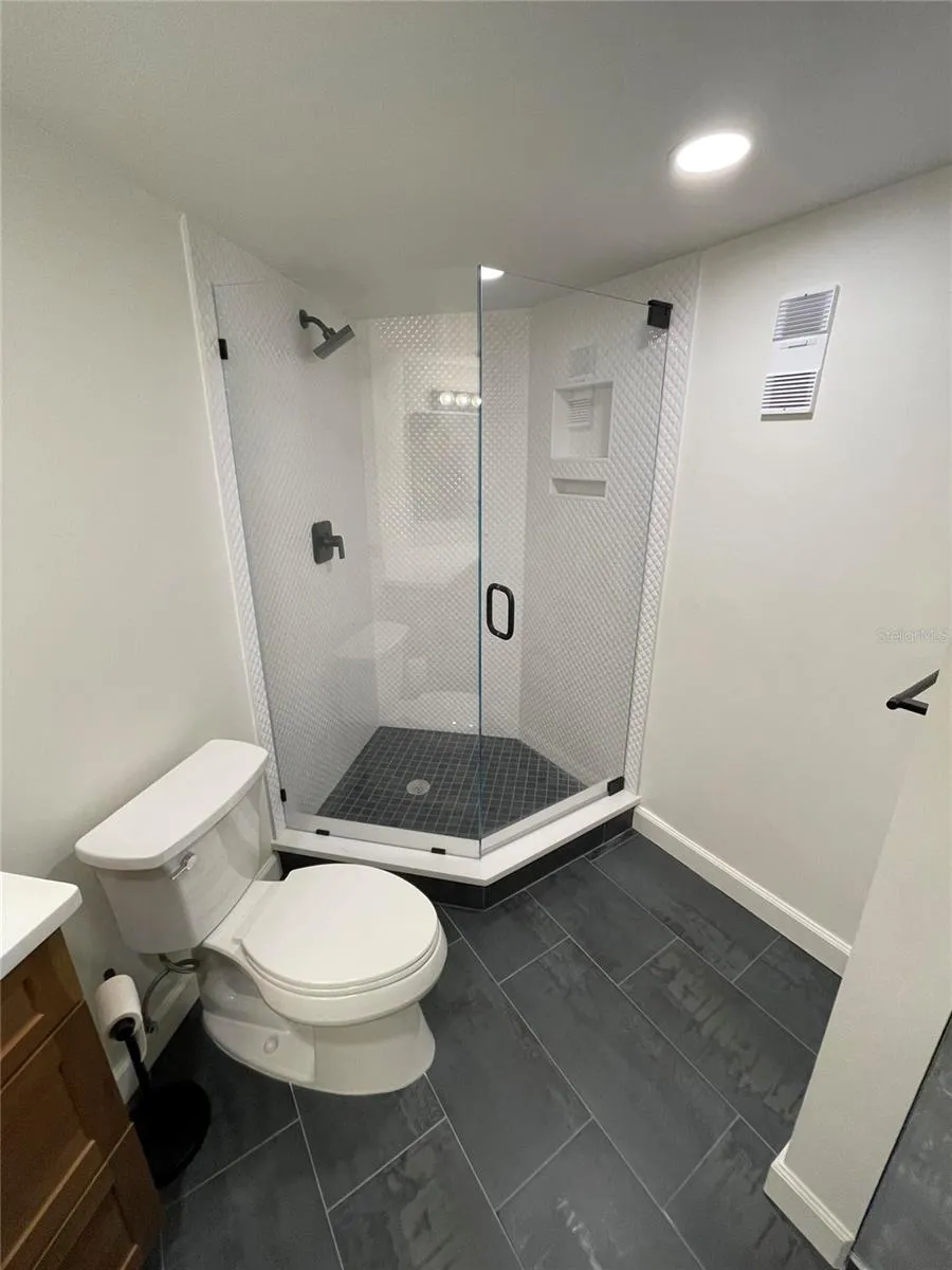 400 E COLONIAL DRIVE #402 Orlando, FL 32803