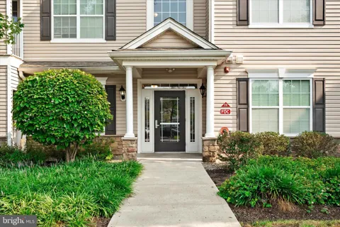 718 TIMBERLAKE DRIVE