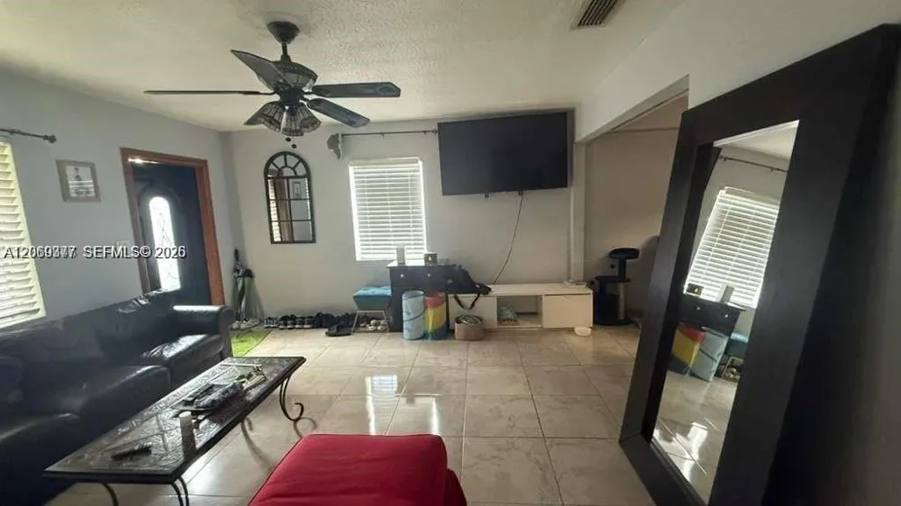 2411 Hayes St Hollywood, FL 33020
