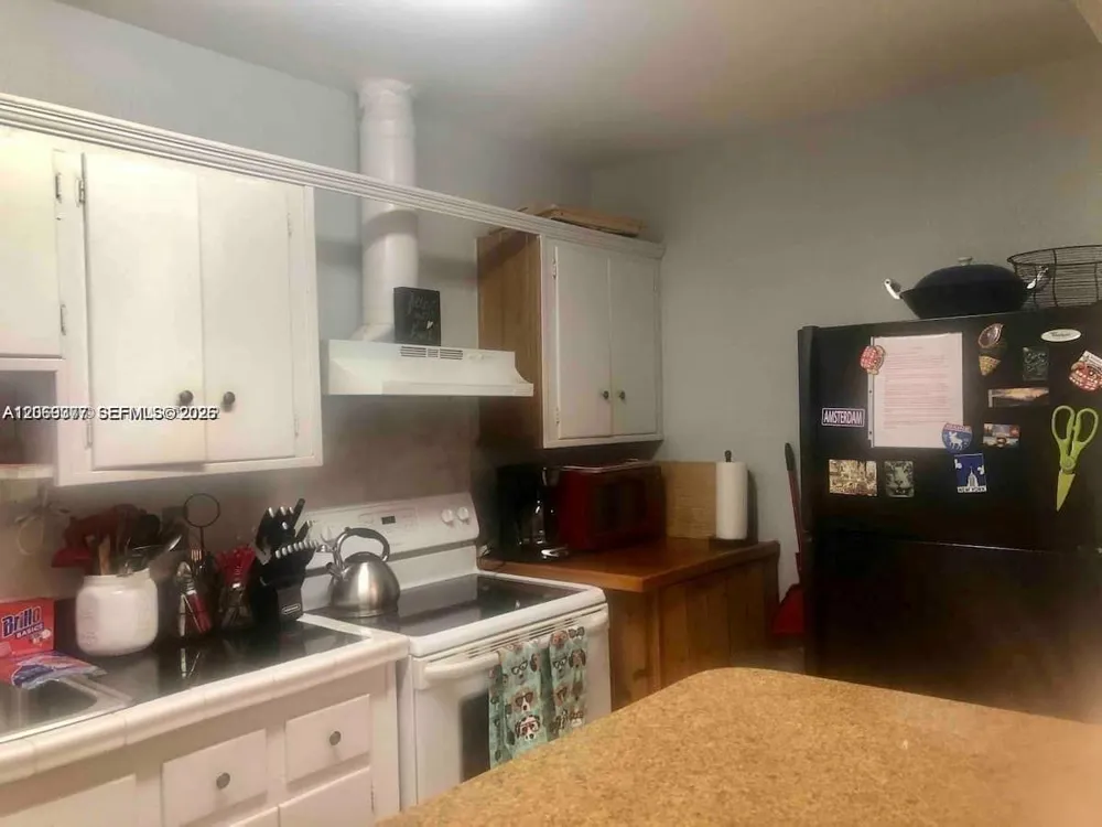 2411 Hayes St Hollywood, FL 33020