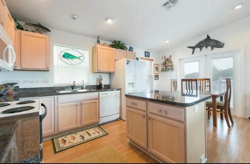 11 Flamingo Rd Key Largo, FL 33037