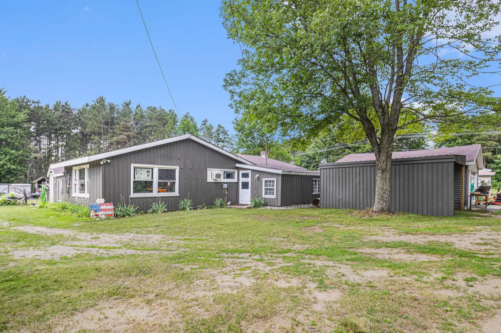 19030 Almy Road Reynolds Township, MI 49329