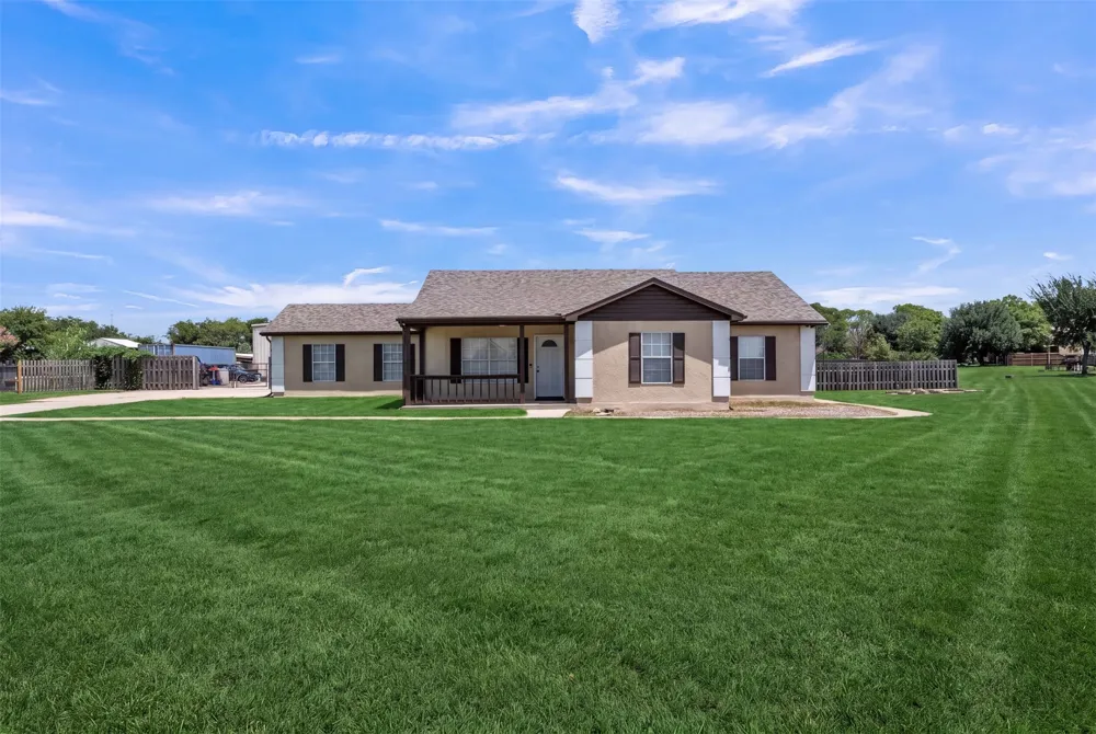 10282 Gentry Drive Justin, TX 76247