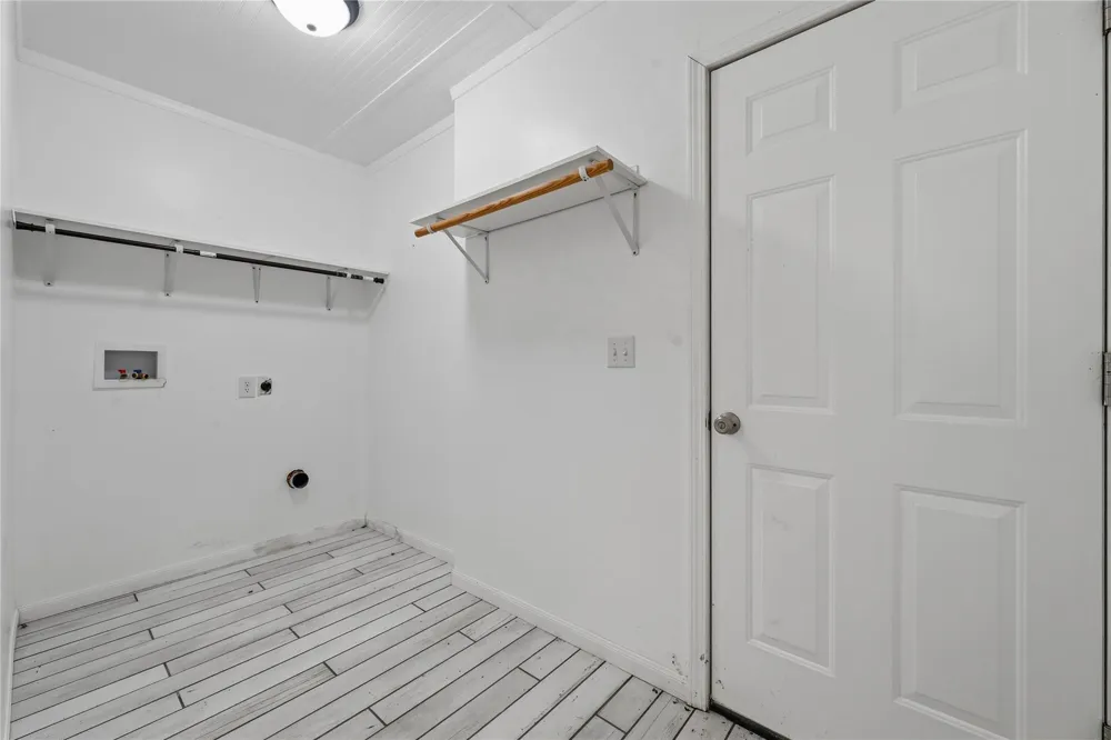 309 Lucy Livingston, TX 77351