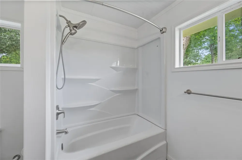309 Lucy Livingston, TX 77351
