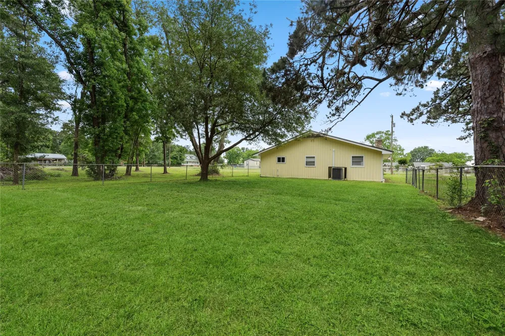 309 Lucy Livingston, TX 77351