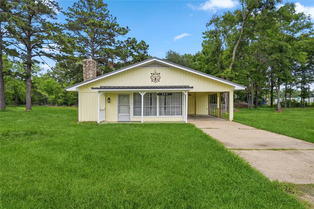 309 Lucy Livingston, TX 77351