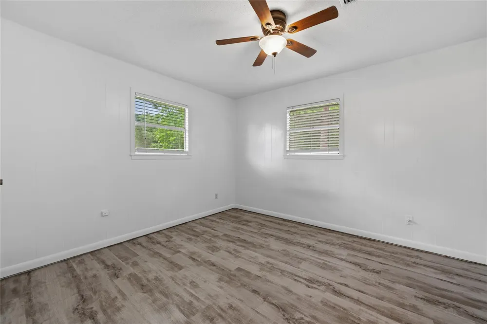 309 Lucy Livingston, TX 77351