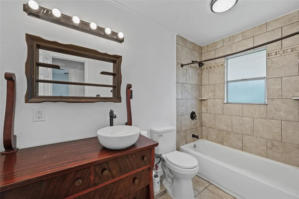 309 Lucy Livingston, TX 77351