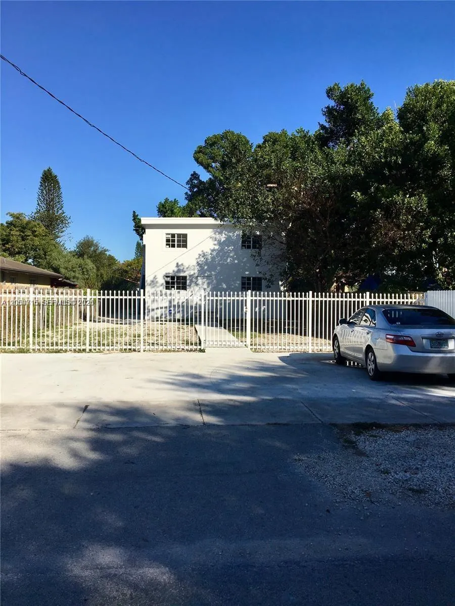 1921 NW 59th St #D Miami, FL 33142