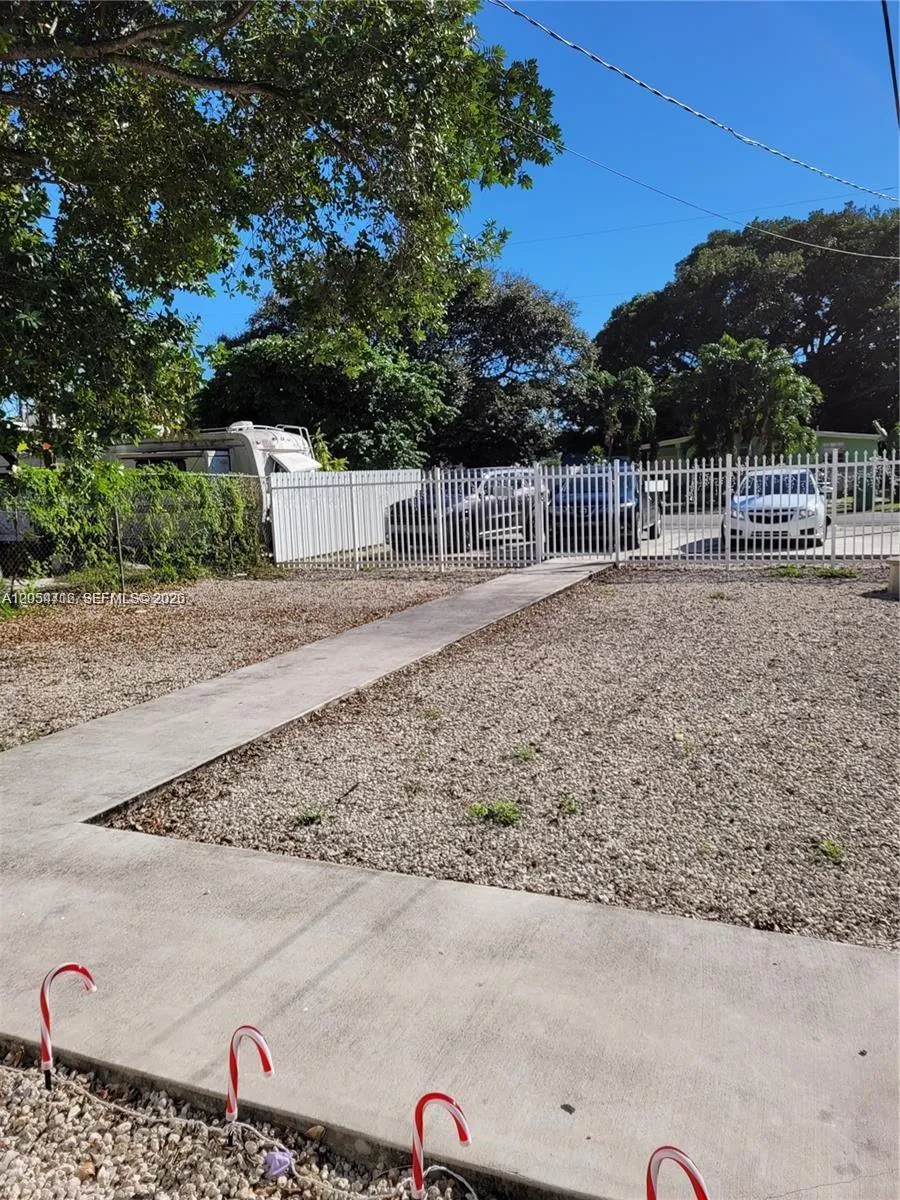 1921 NW 59th St #D Miami, FL 33142