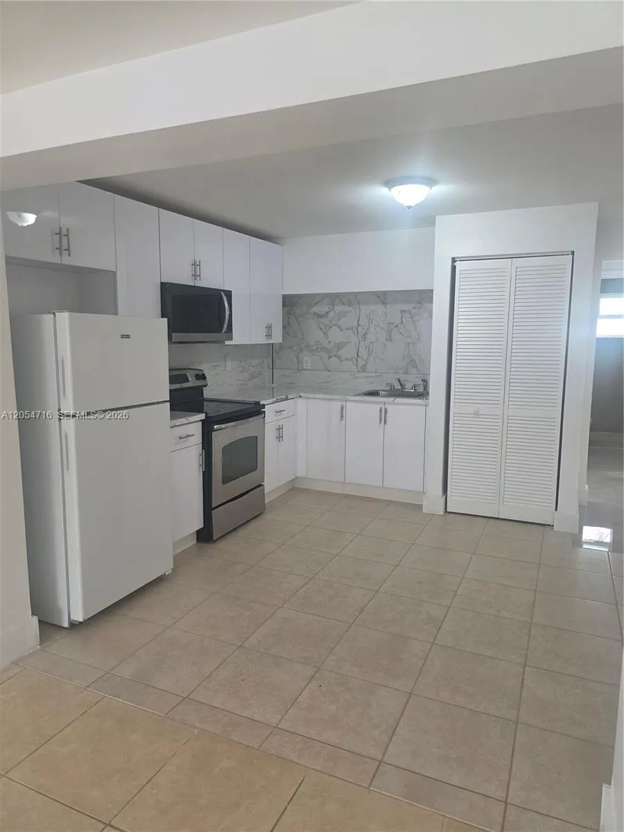 1921 NW 59th St #D Miami, FL 33142
