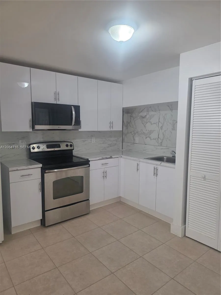 1921 NW 59th St #D Miami, FL 33142