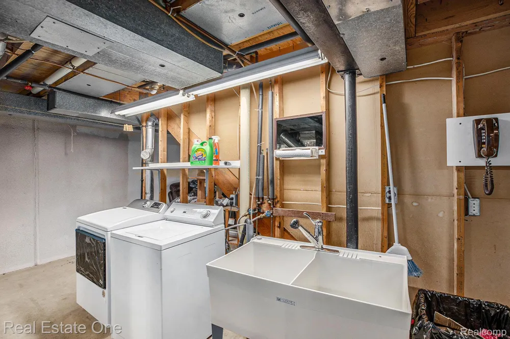 3373 Auburn Drive Troy City, MI 48083
