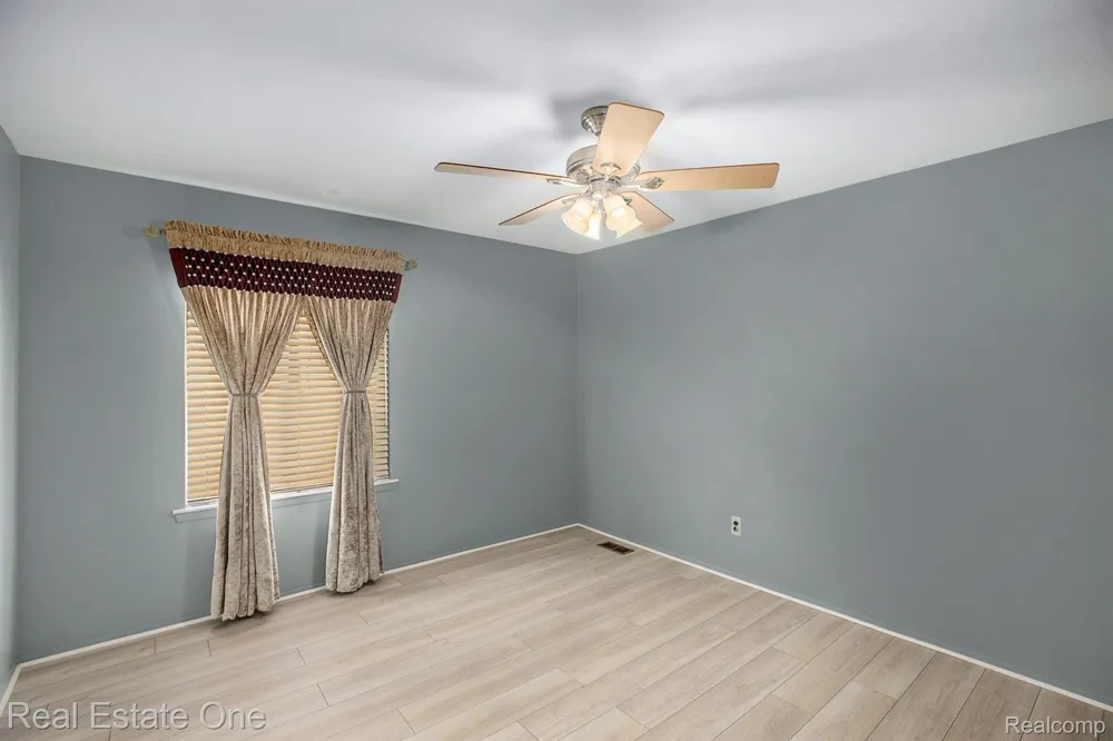 3373 Auburn Drive Troy City, MI 48083