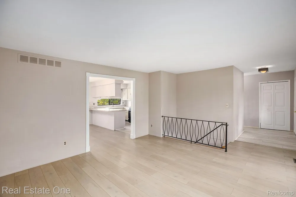 3373 Auburn Drive Troy City, MI 48083