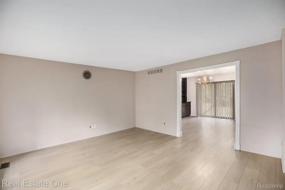 3373 Auburn Drive Troy City, MI 48083