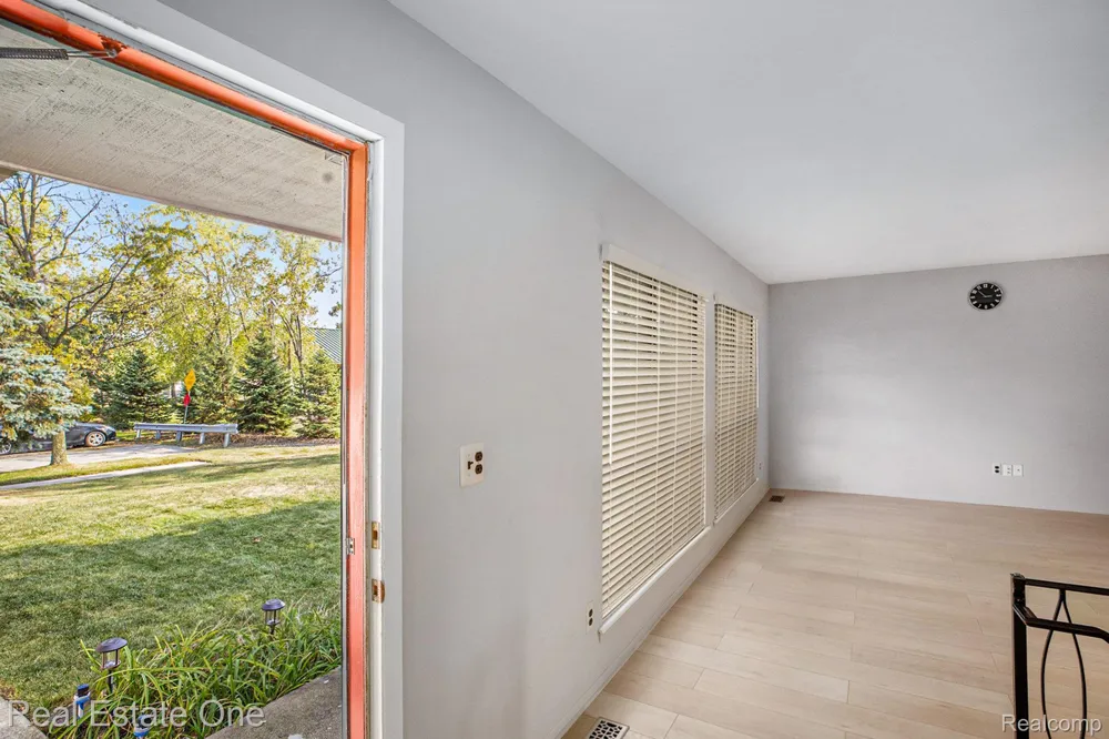 3373 Auburn Drive Troy City, MI 48083