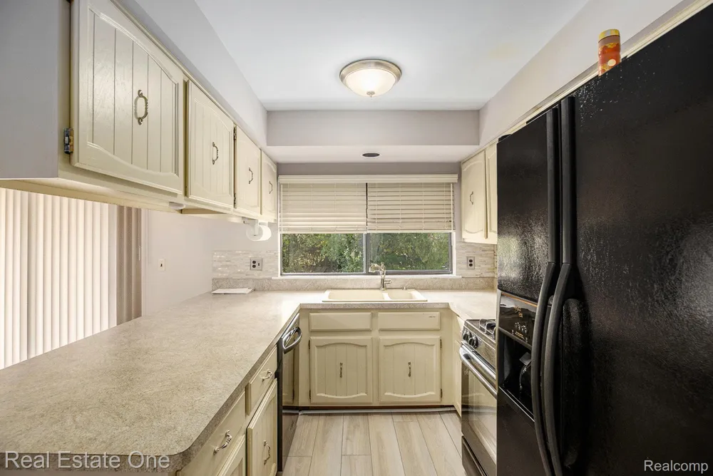 3373 Auburn Drive Troy City, MI 48083