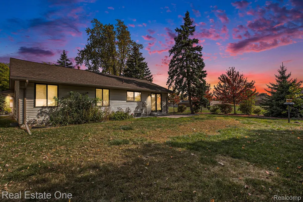 3373 Auburn Drive Troy City, MI 48083