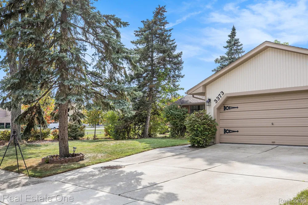 3373 Auburn Drive Troy City, MI 48083