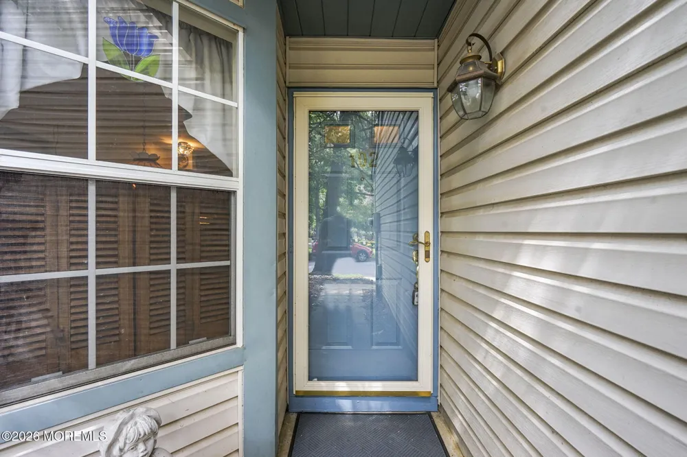 102 Rumford Way Manalapan, NJ 07726
