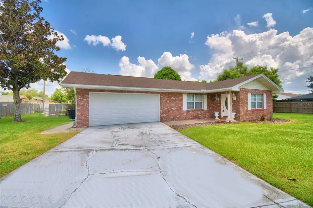 1206 SUSAN LANE Auburndale, FL 33823