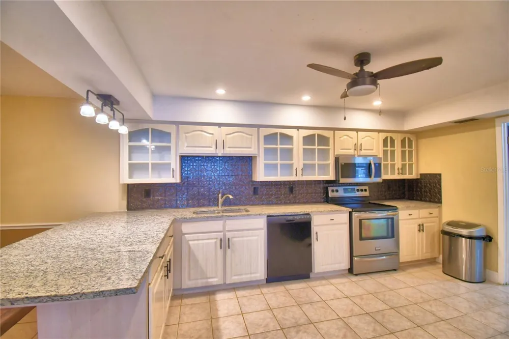 1206 SUSAN LANE Auburndale, FL 33823