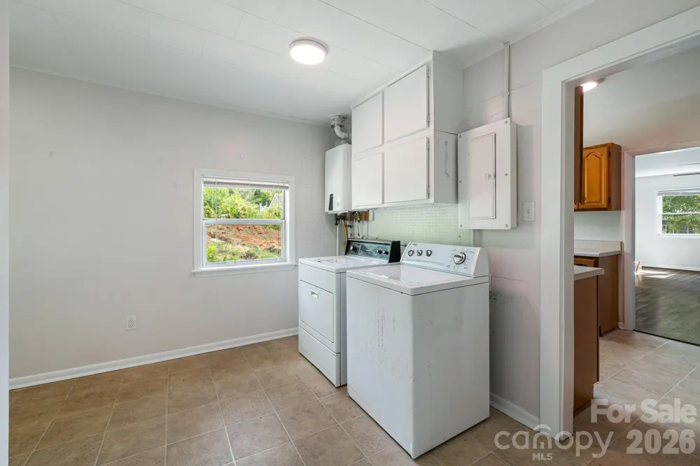 48 Carrier Street Asheville, NC 28806