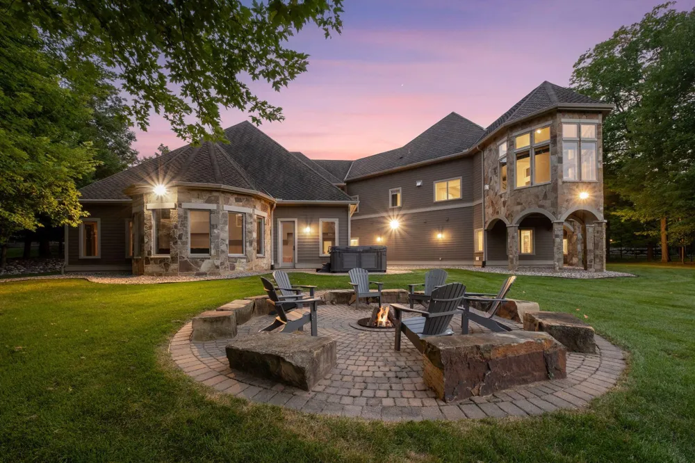27630 Virginia Cove Excelsior, MN 55331