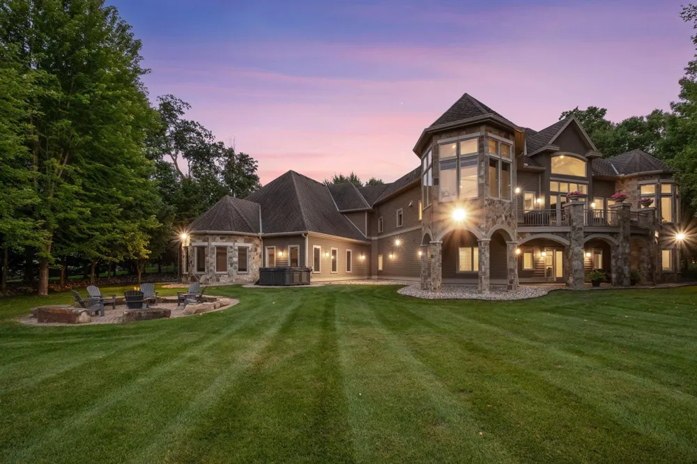 27630 Virginia Cove Excelsior, MN 55331