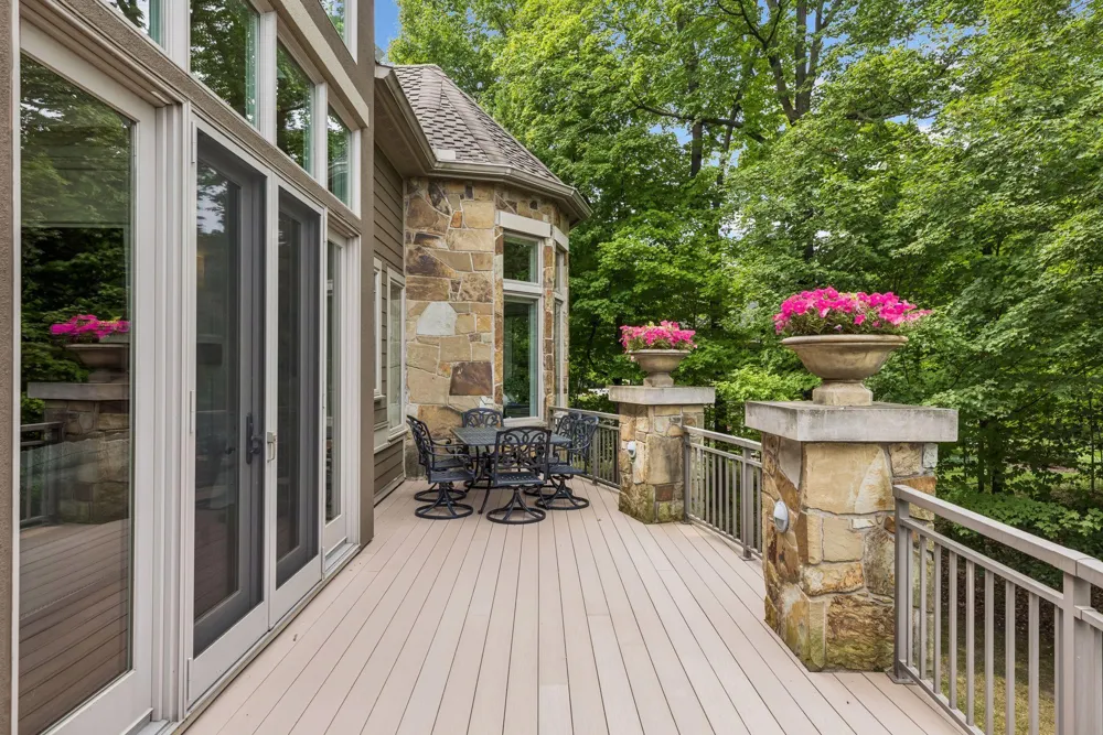 27630 Virginia Cove Excelsior, MN 55331