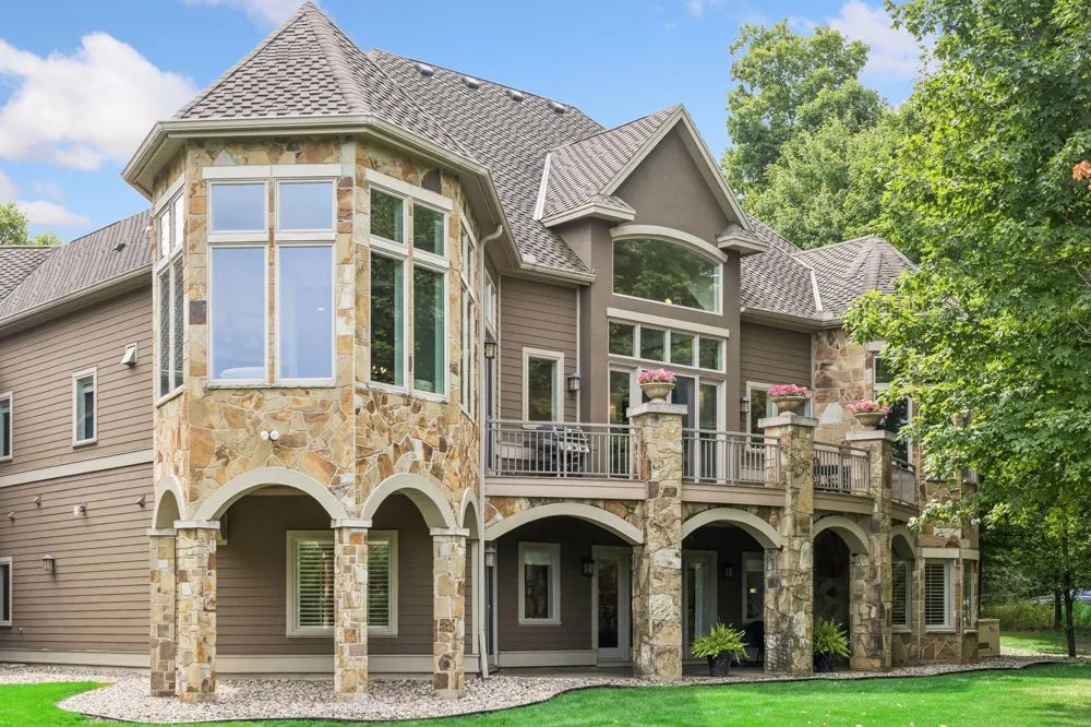 27630 Virginia Cove Excelsior, MN 55331