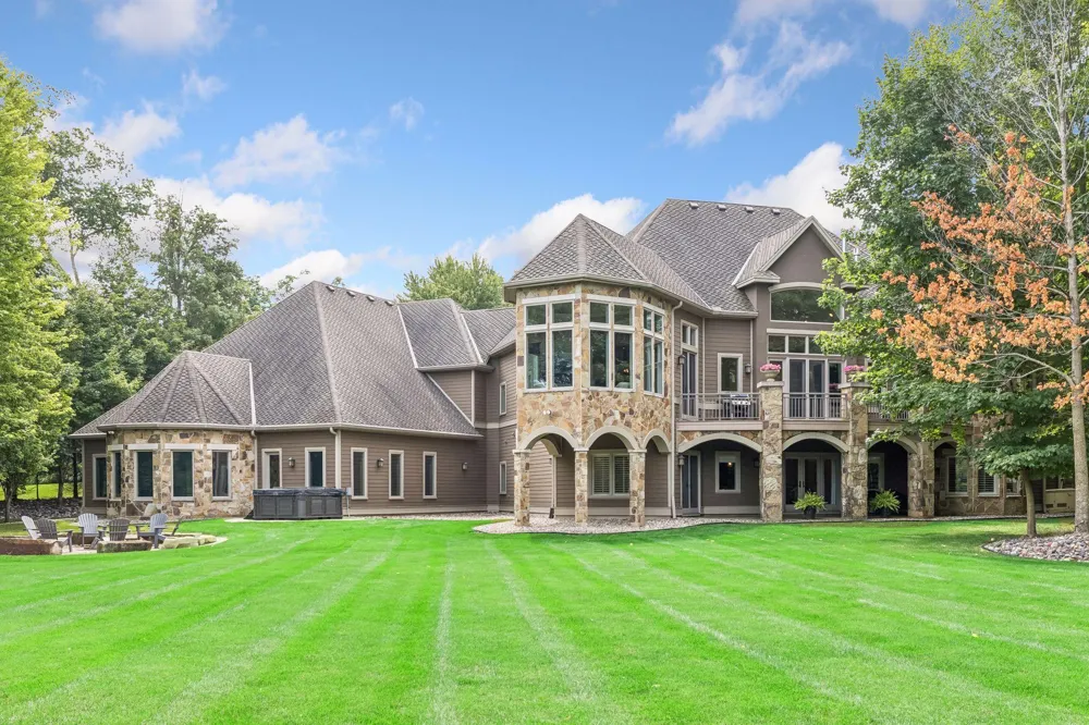 27630 Virginia Cove Excelsior, MN 55331