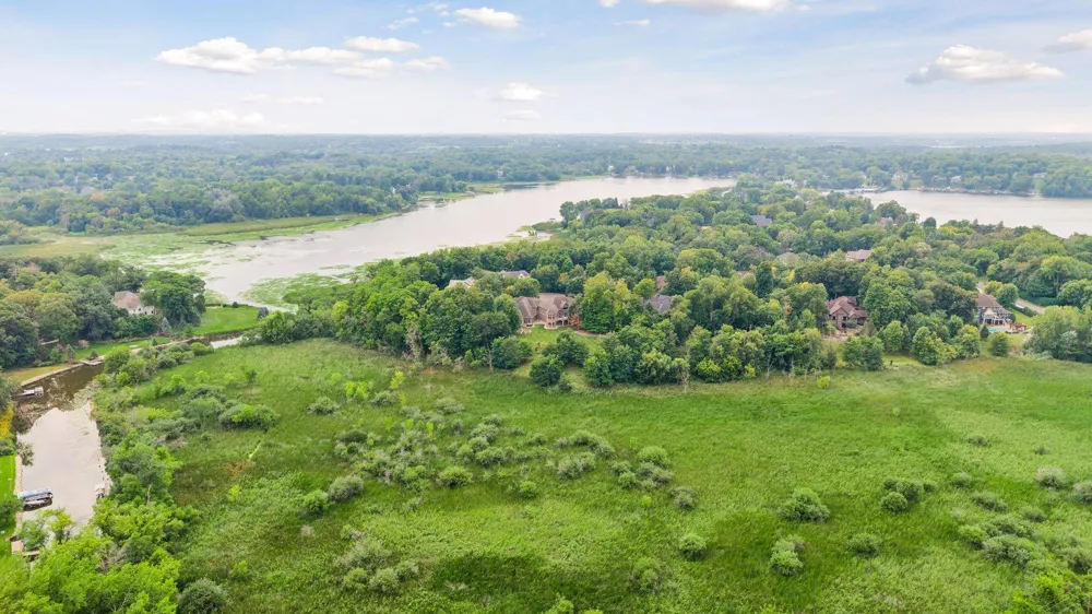 27630 Virginia Cove Excelsior, MN 55331