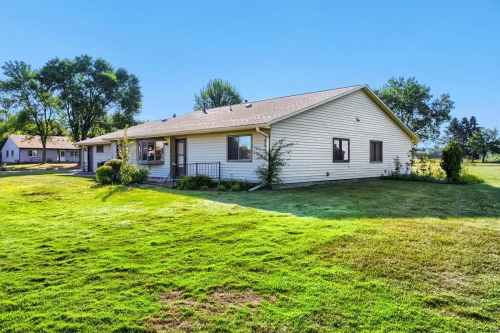 3743 Goodwin Avenue Oakdale, MN 55128