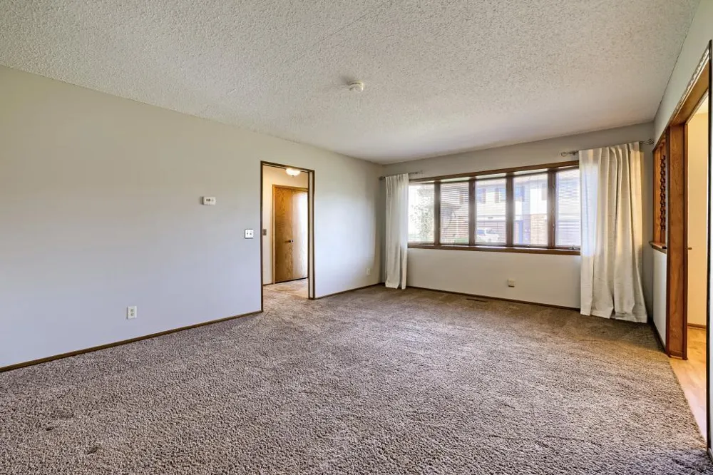 3743 Goodwin Avenue Oakdale, MN 55128