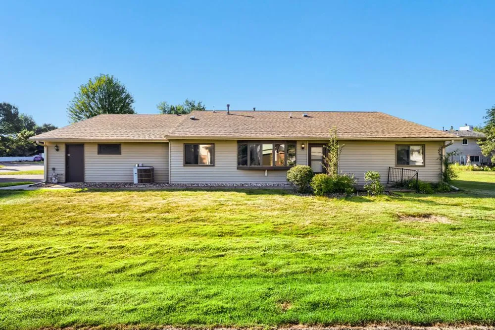 3743 Goodwin Avenue Oakdale, MN 55128