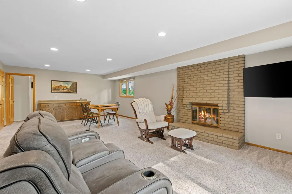 2821 Saddlebrooke Circle Minnetonka, MN 55305