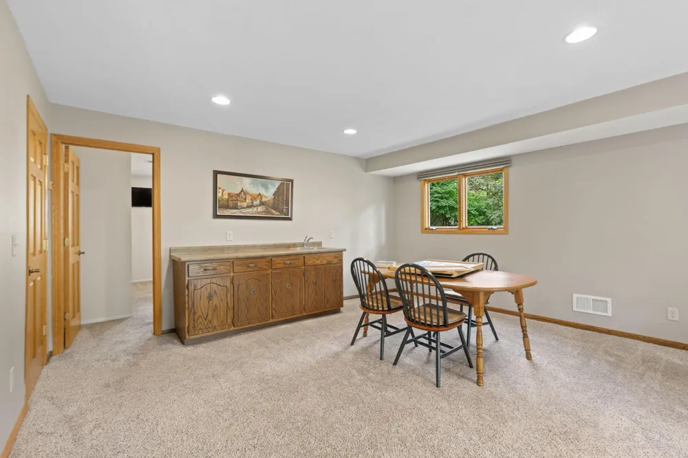 2821 Saddlebrooke Circle Minnetonka, MN 55305