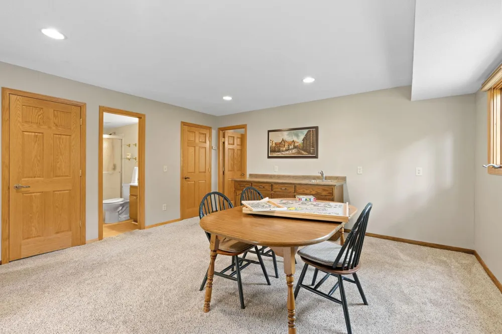 2821 Saddlebrooke Circle Minnetonka, MN 55305