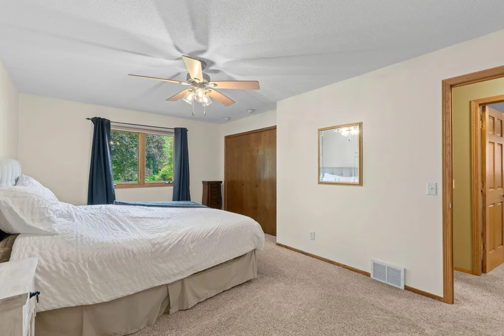2821 Saddlebrooke Circle Minnetonka, MN 55305