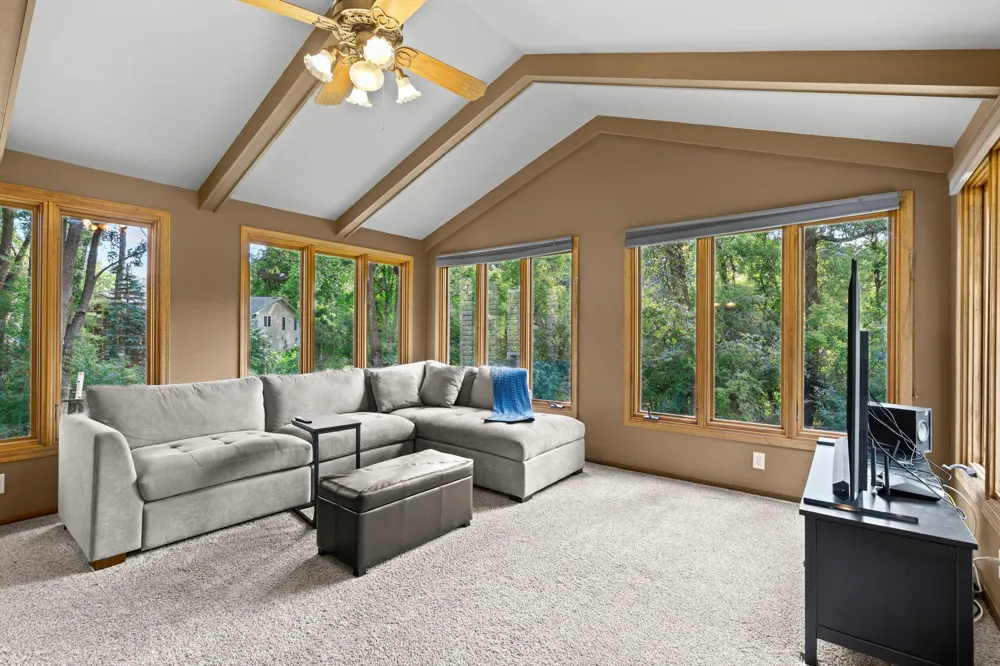 2821 Saddlebrooke Circle Minnetonka, MN 55305
