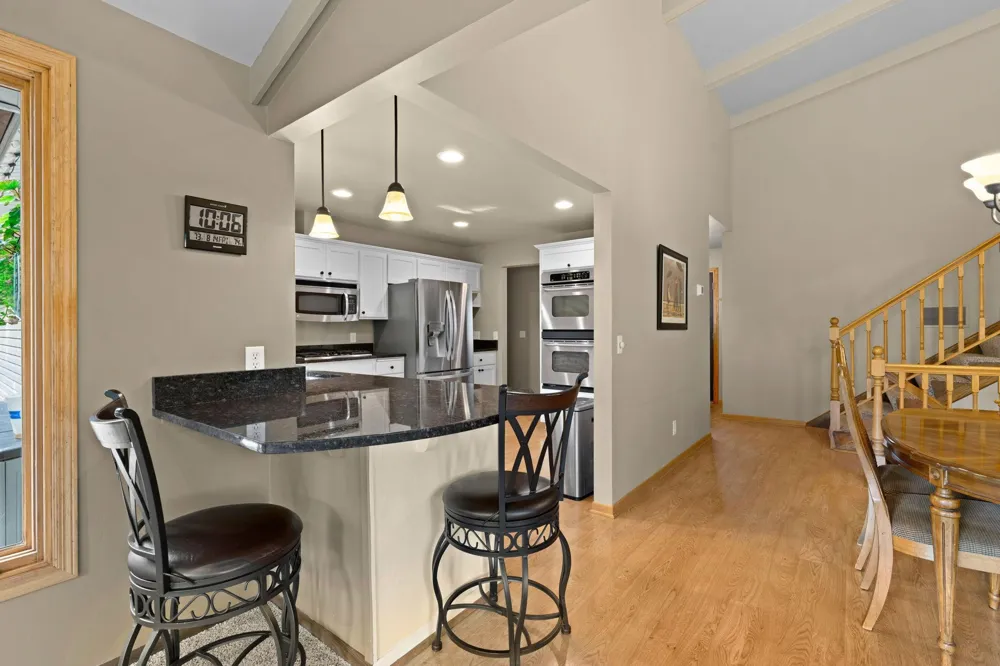 2821 Saddlebrooke Circle Minnetonka, MN 55305