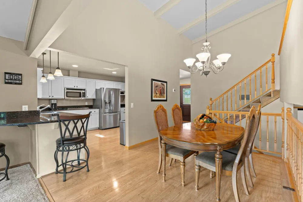 2821 Saddlebrooke Circle Minnetonka, MN 55305